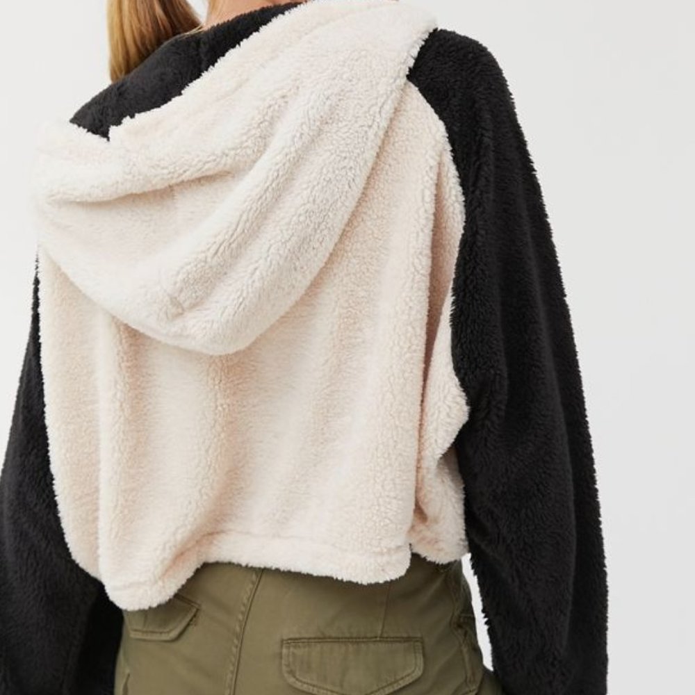 URBAN OUTFITTERS Tilly Faux Fur Hoodie Sweatshirt - Picture 3 of 10